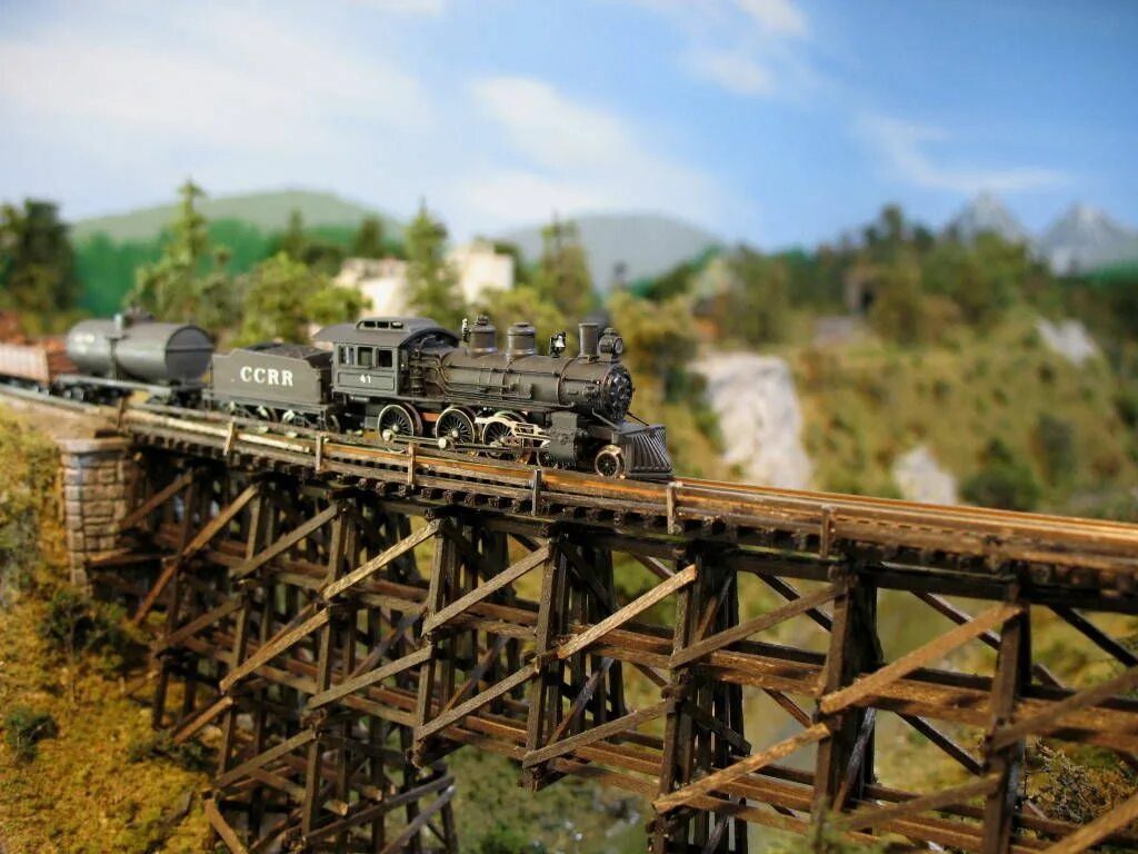 Железная дорога модель Траин. Диорама железной дороги мост. Миниатюры железной дороги. Железная дорога в миниатюре.