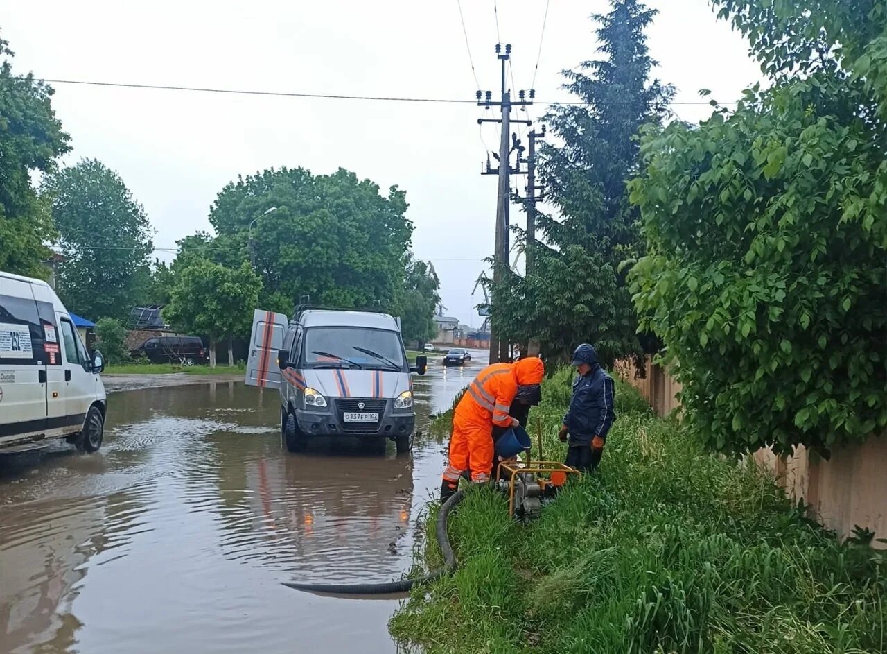 Осадки в уфе. Подтопление. Ливень в Уфе. Ливень в городе. Потоп в городе.