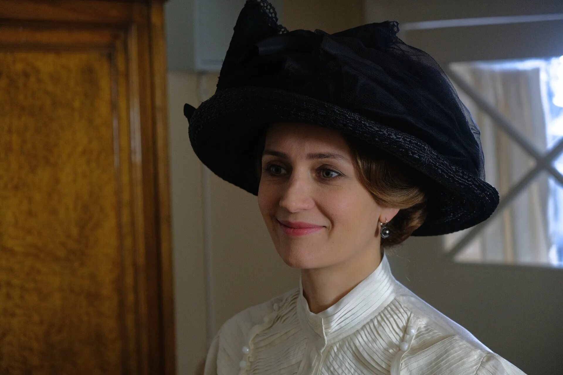 актрисы революции. паулина андреева демон революции. актрисы революции. Charlie charlotte фото. марилу оссийу.