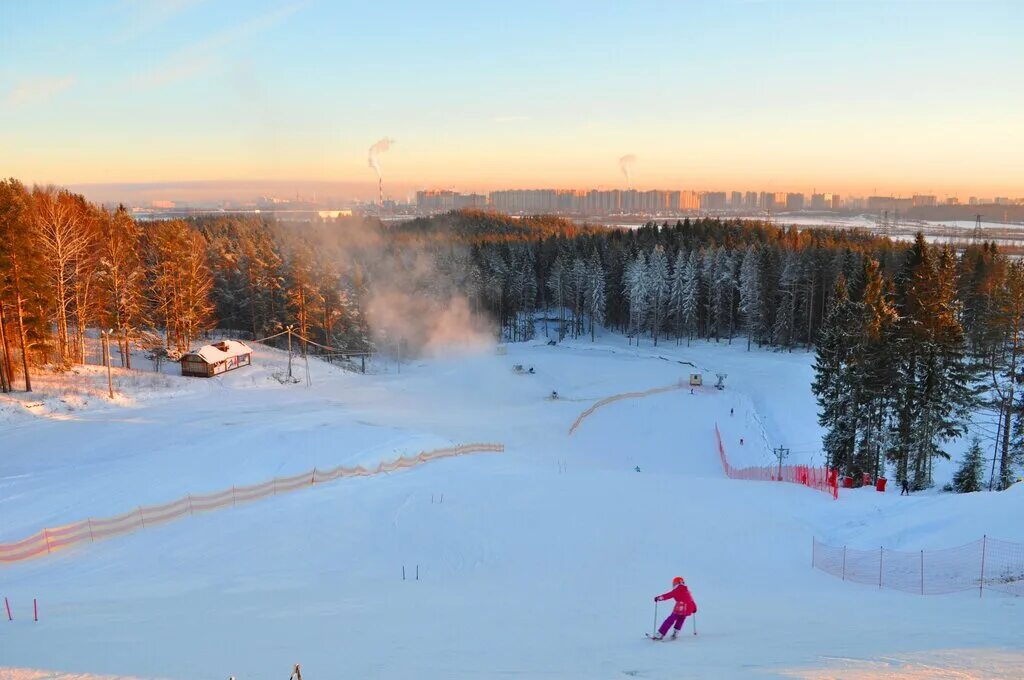 юкки горнолыжный курорт. юкки горнолыжный склон. спортивный комплекс юкки. спортивный комплекс юкки. инструктор по горным лыжам.