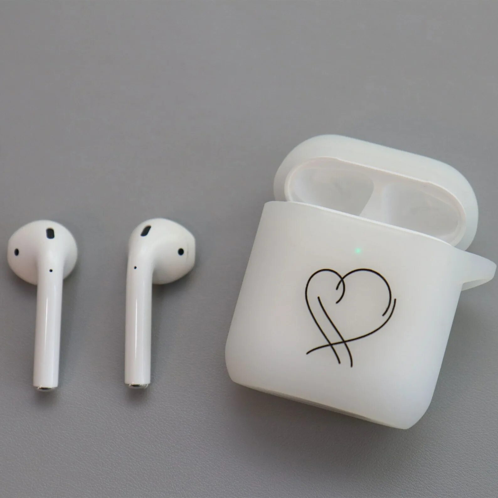 Как сделать аирподсы. Наушники Apple Earpods 1. BTS наушники аирподс. Чехол на аирподс 2. Кастом наушников 2022 AIRPODS.