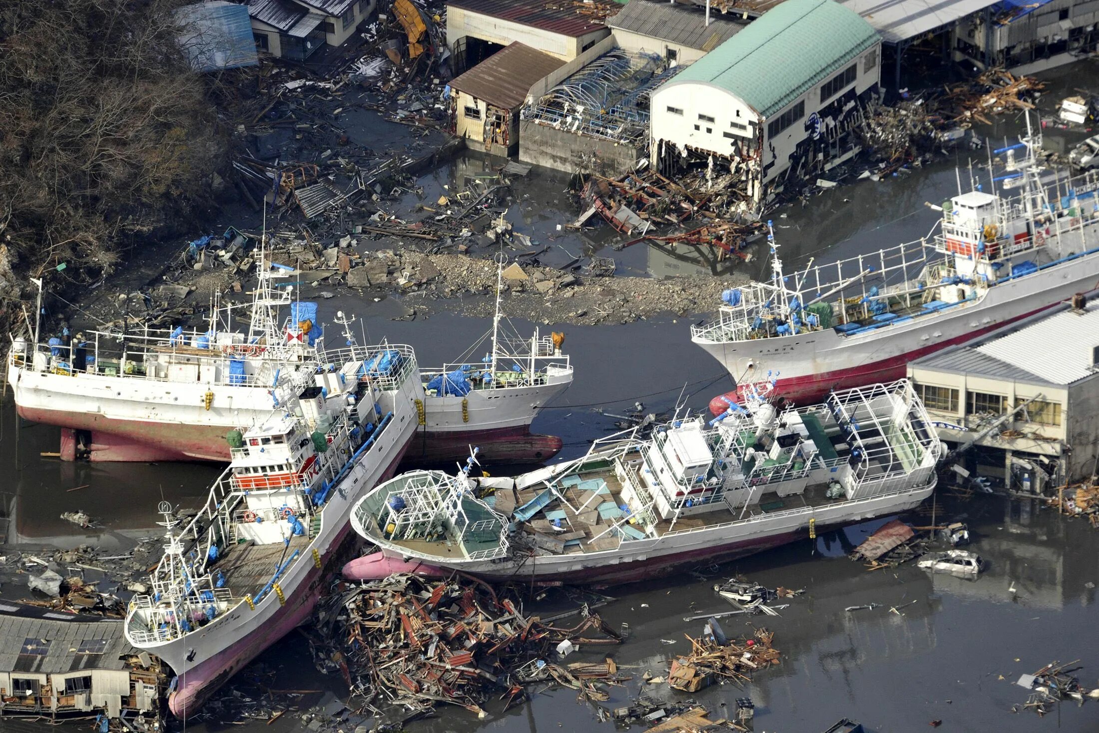 Морские землетрясения. ЦУНАМИ В Японии в 2011. ЦУНАМИ Япония 2011 землетрясение и ЦУНАМИ В Японии 2011. Землетрясение и ЦУНАМИ 2011 года в Тохоку.