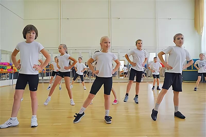 Форма для физкультуры в школе. Детская спортивная форма. Спортивная школьная форма. Школьная форма для физкультуры. Спортивная форма в садик.