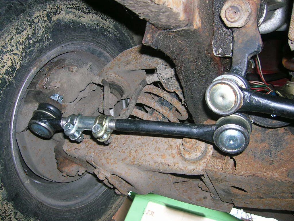 установка рулевой тяги. рулевая трапеция нива 2121 на машине. рулевая трапеция ваз 2106. ваз 2107 держатель рулевой тяги. рулевая тяга ваз 2106.