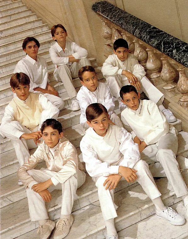 Семь мальчиков в число которых. Boys air choir. семеро мальчиков. семь парней чистых. libera boys choir stabat.