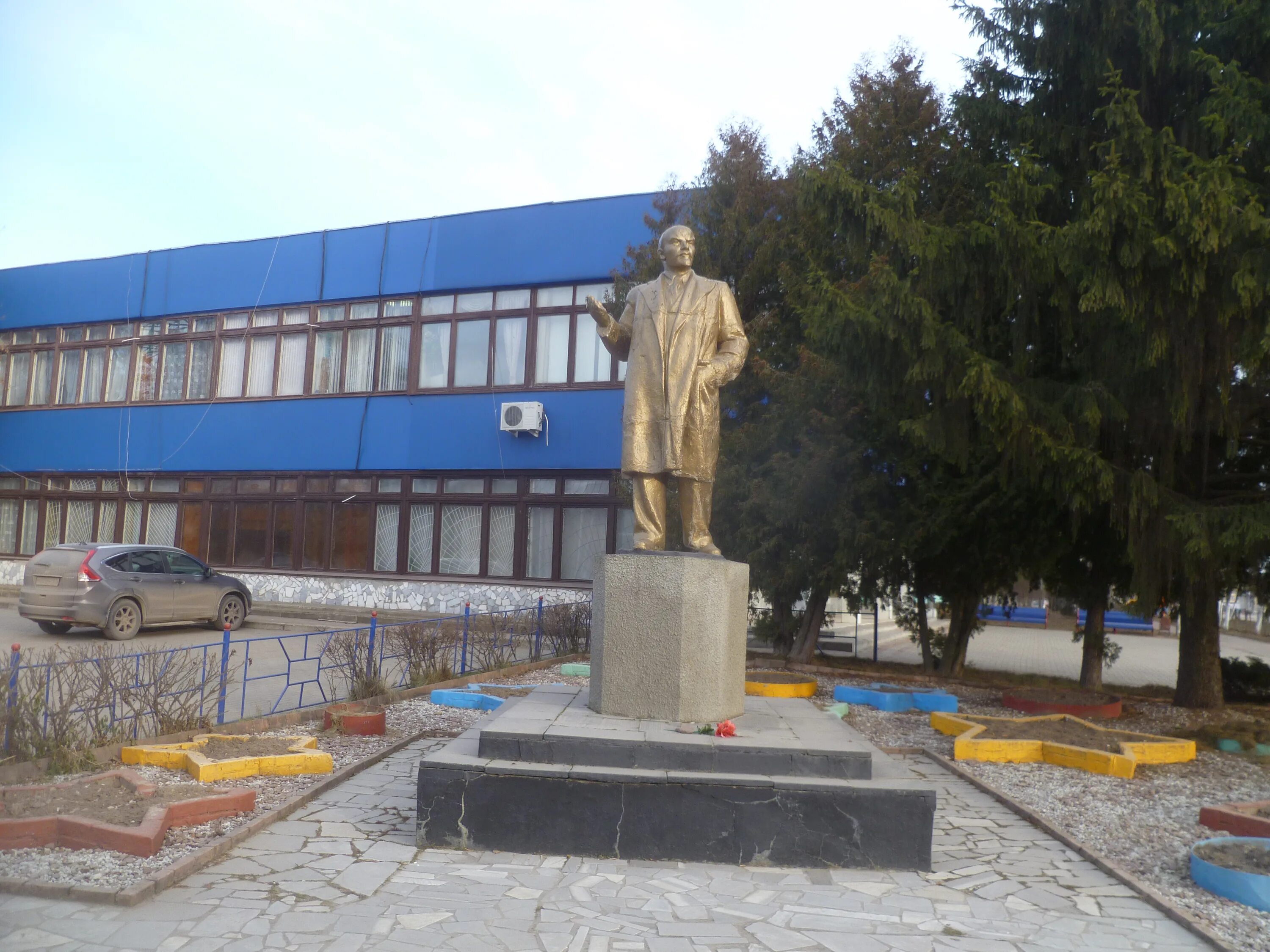 Памятник Ленину в Чкаловске. Чкаловск мемориал Нижегородская область. Чкаловск Нижегородская область памятник Ленину. Чкаловск достопримечательности. Чкаловский ленина