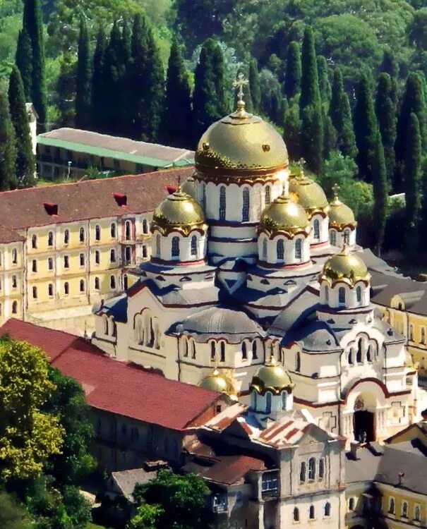 Новый афон находится. Новоафонский монастырь Абхазия. Храм в Абхазии новый Афон.