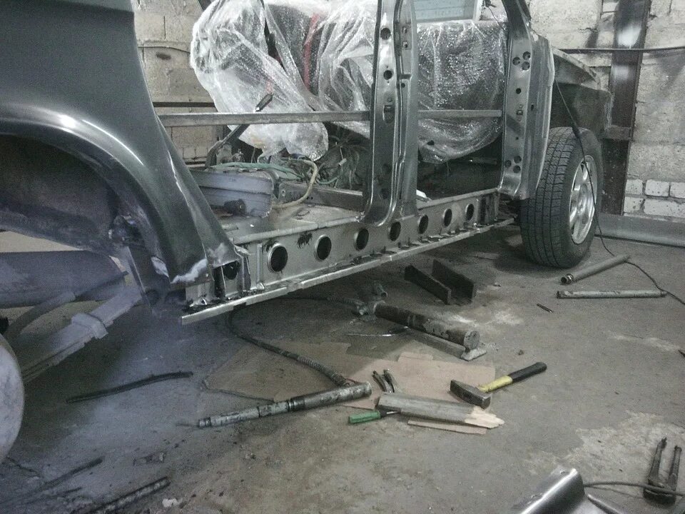 Внутренний порог газ 3102. Пороги газ 3102. Короб порога волга 3110. Короб порога волга 31105. Пороги газ 3102.