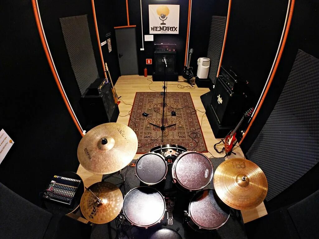 Hendrix studio москва. фотостудия репетиционная база. хендрикс студио 1905. Hendrix репетиционная база. нота чертановская репетиционная база.