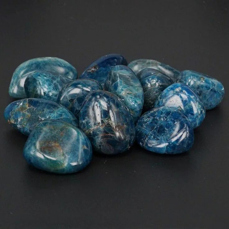 Голубой обсидиан камень. Камень обсидиан синий. Вулканическое стекло голубое. Обсидиан голубого цвета. Синий обсидиан