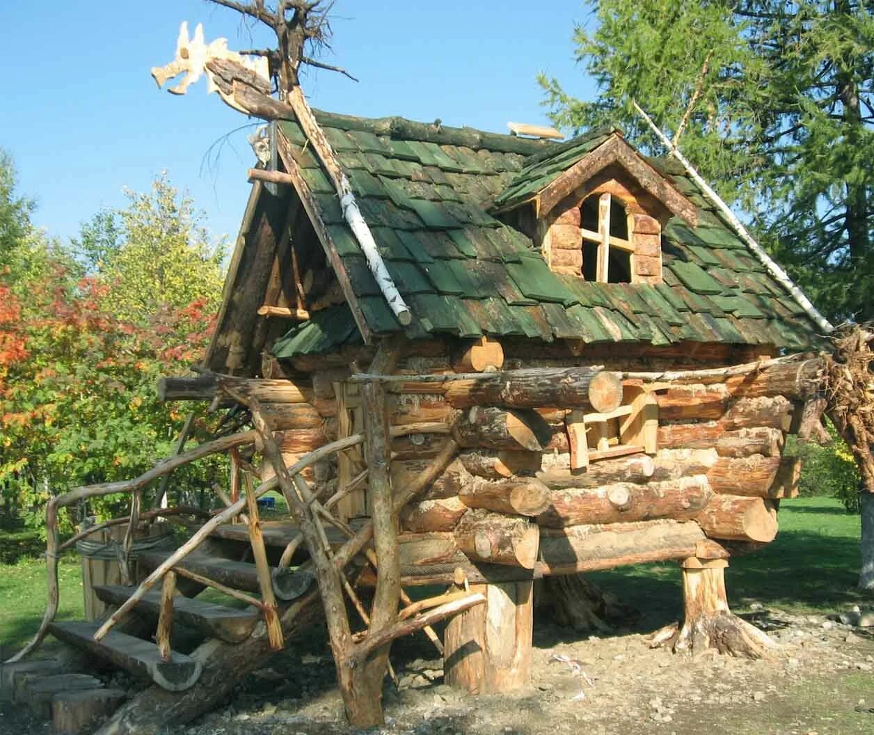 Избушка бабы яги воронеж. Дом бабы яги абалак. Абалак избушка бабы яги. Дом баба яга избушка на курьих ножках. Костромская слобода тридевятое царство.