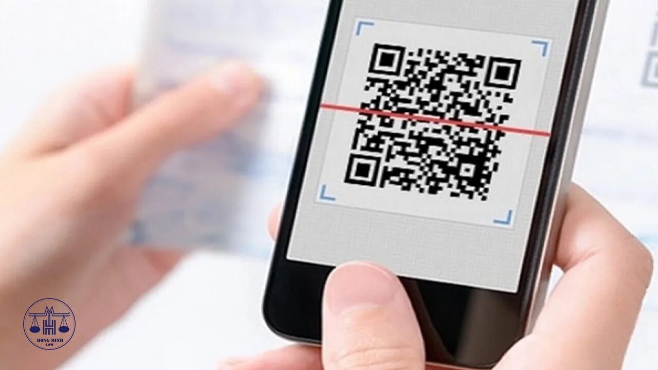 Qr код считается. Смартфон QR код. Сканировать QR код. Камера для считывания QR кода. Отсканируй QR код.