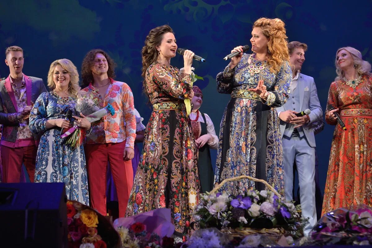 сорока ансамбль народной песни. ансамбль сорока концерт. ансамбль сорока костюмы. имена и фамилии женщин ансамбля сорока шиндер элина. текст песни колечко ансамбль сорока.