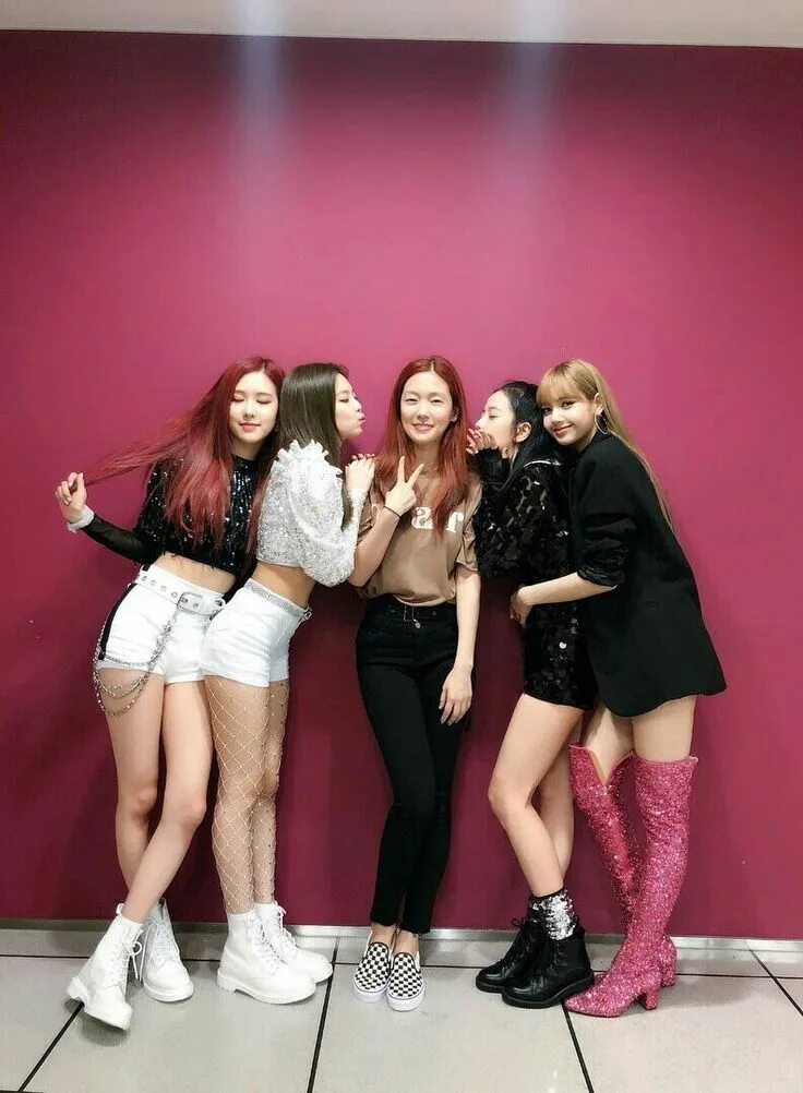 Фото с блэк пинк. BLACKPINK. Группа BLACKPINK одежда. Одежда группы Блэк Пинк. Блэк Пинк вся группа.