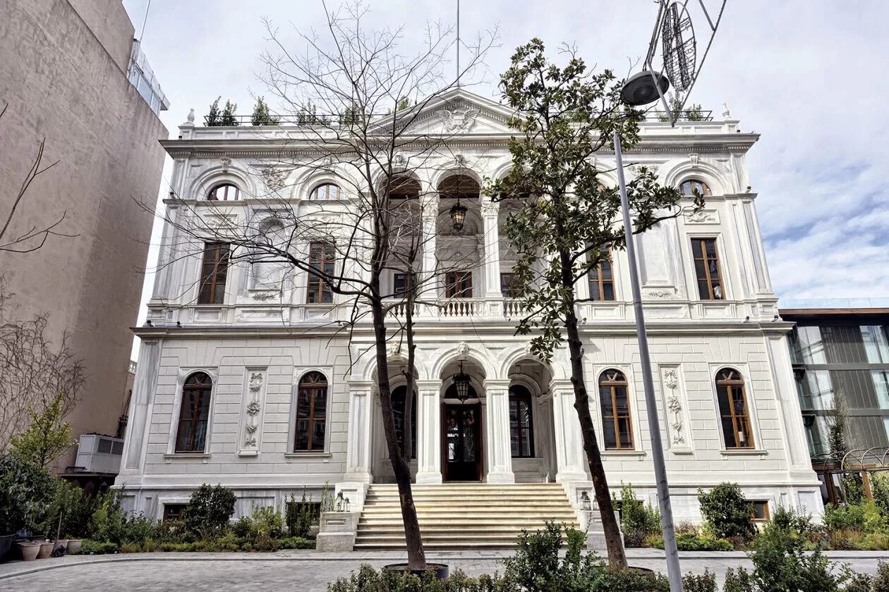 House istanbul. Сохо хаус стамбул. синагога в сохо. отели в стамбуле soho house. soho house istanbul restaurant.