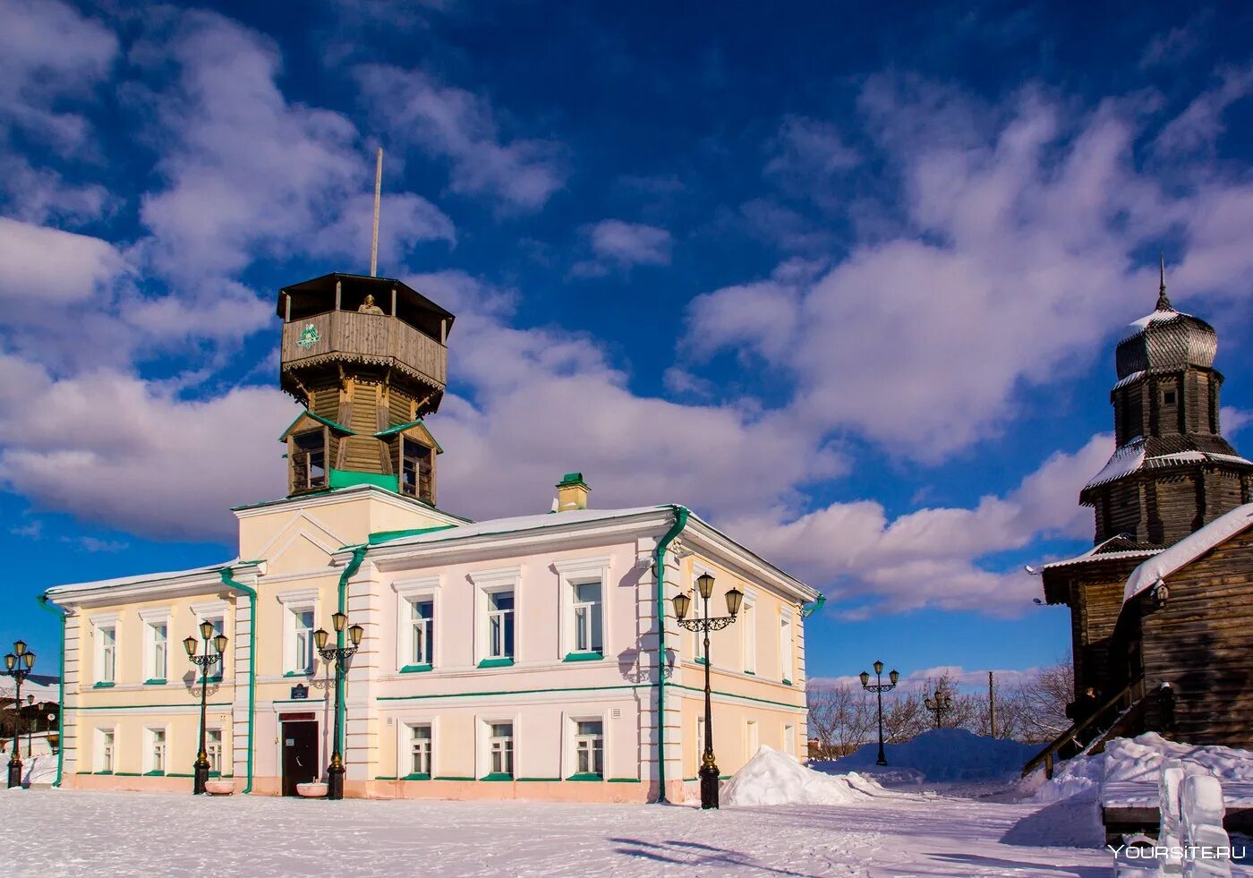 Томск первый город. Воскресенская гора Томск. Томск памятники Воскресенская гора. Музей истории Томска. Музей на Воскресенской горе Томск.