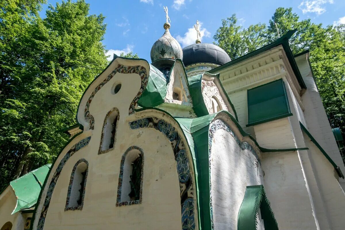 Абрамцево одно из знаменитых подмосковных. Усадьба абрамцево. усадьба абрамцево церковь. усадьба саввы мамонтова в абрамцево. музей заповедник абрамцево сергиев посад.