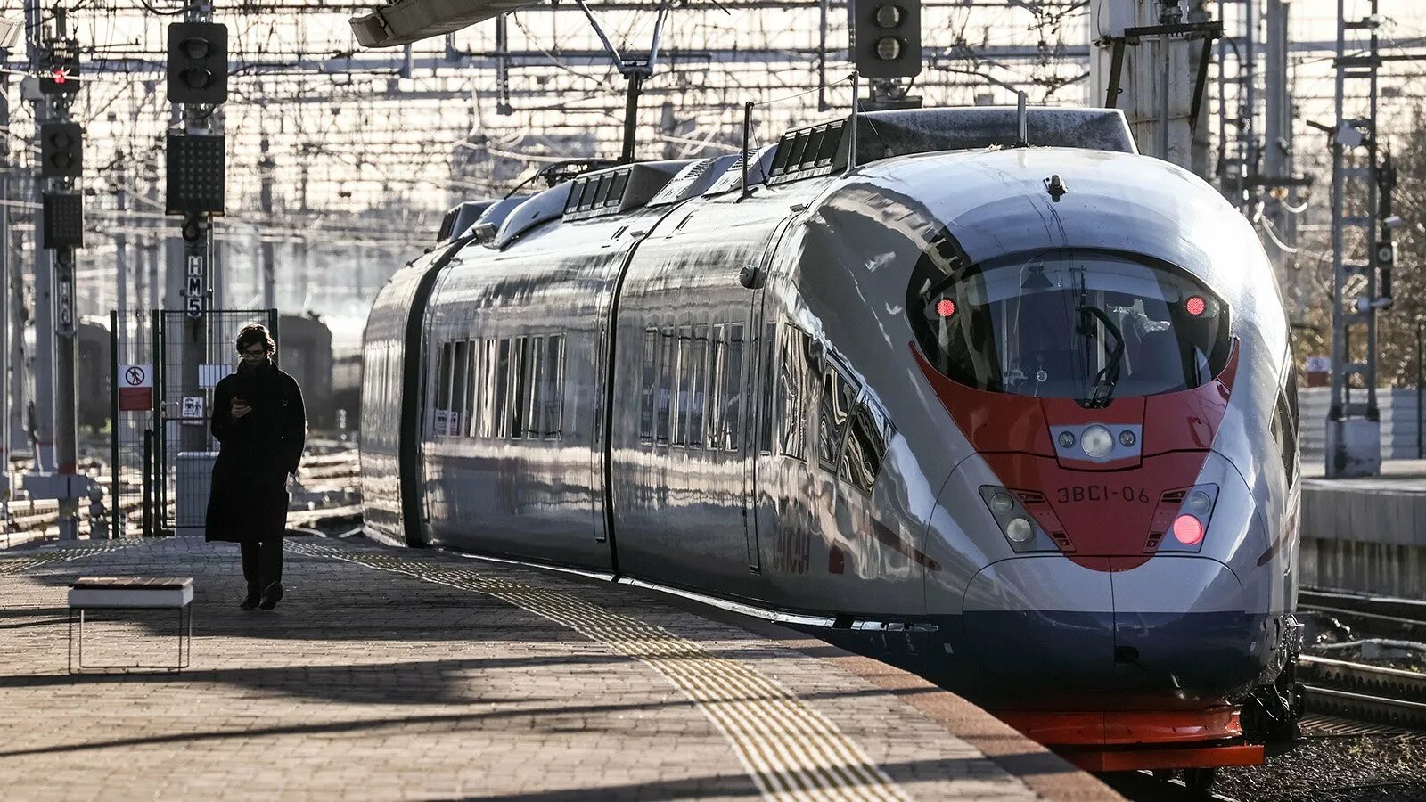 Siemens velaro rus сапсан. Siemens velaro rus сапсан. Сапсан поезд фото. Депо сапсанов в металлострое. Сапсан siemens.