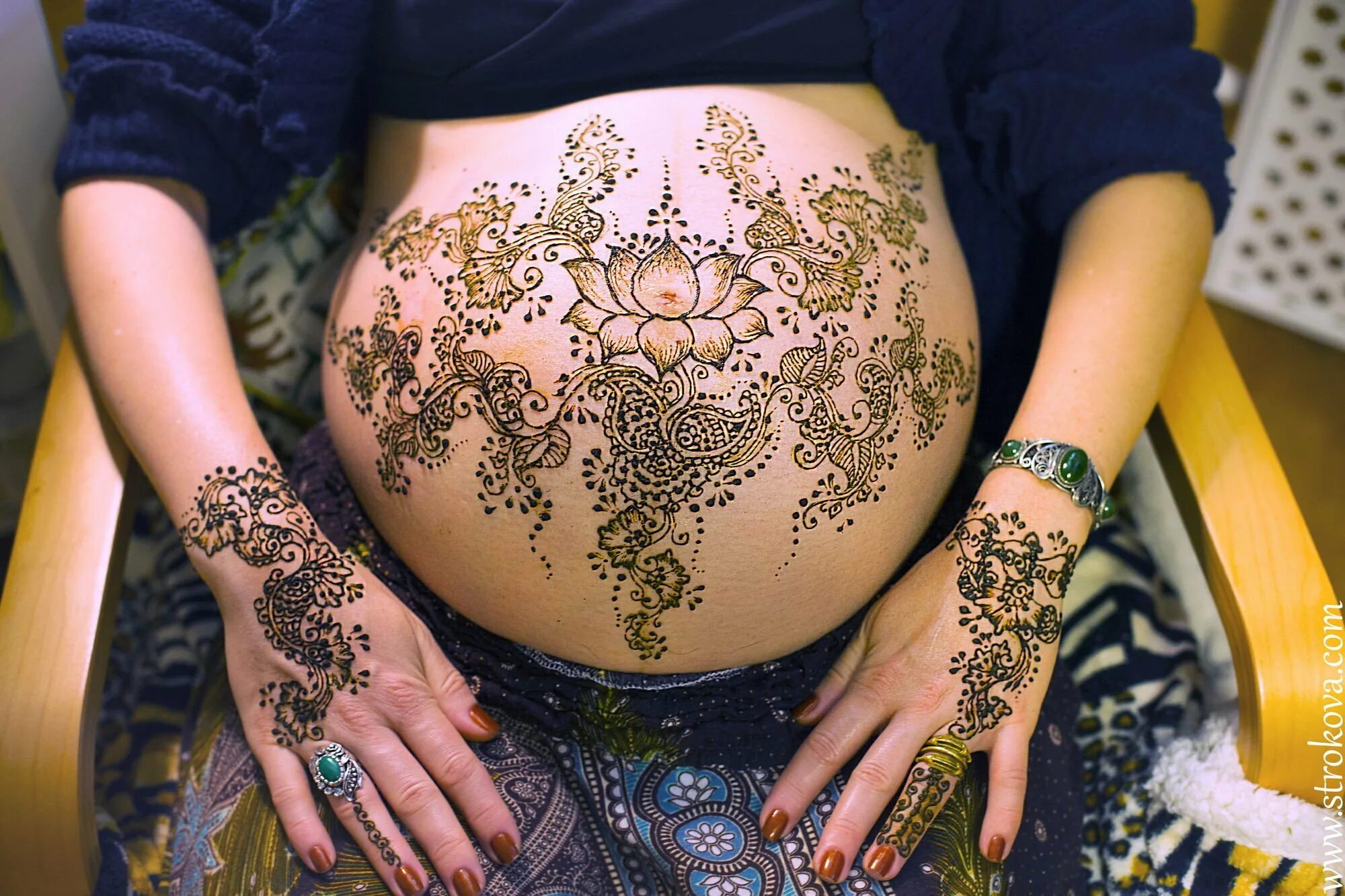 можно ли хну беременным. можно ли хну беременным. антоцианин на хну. окрашивание волос хной. мехенди беременный живот.