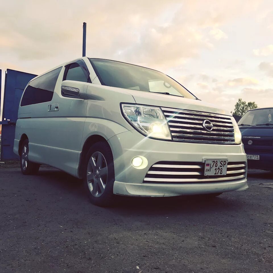 File:2007 Nissan Elgrand.JPG - Wikipedia