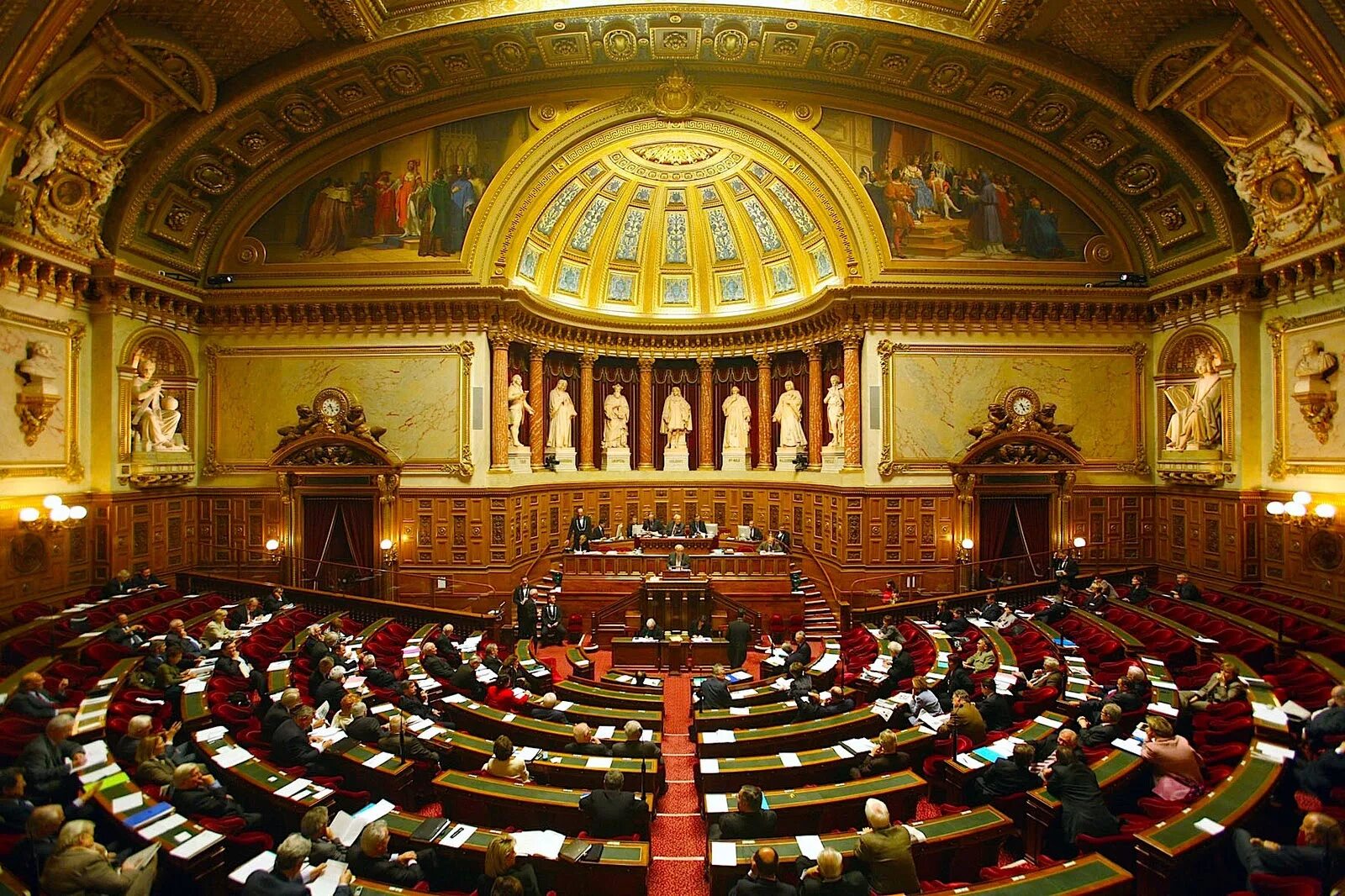 Высший орган парламента. Сенат Франции. Зал заседании Сената Франции. Парламент Франции здание. Верхняя палата парламента Франции.