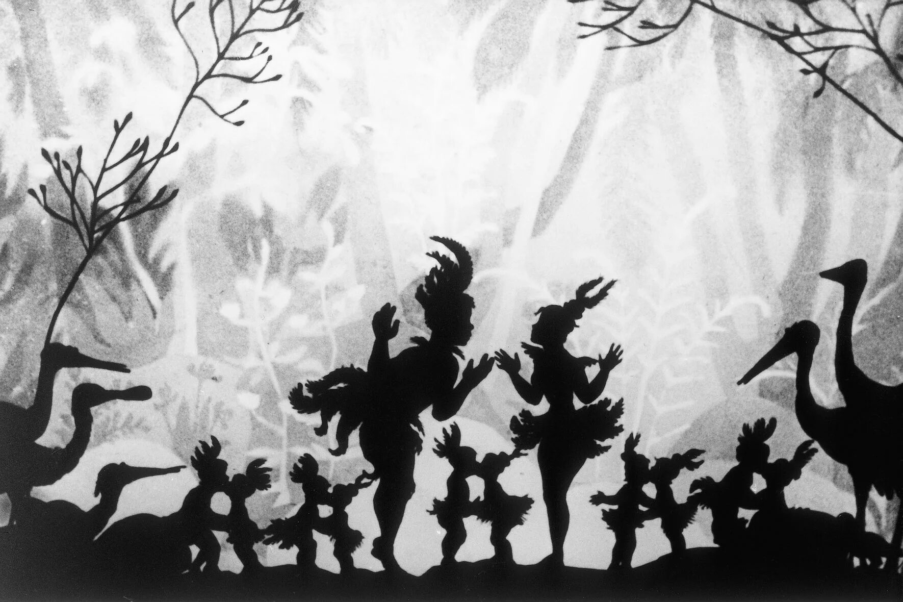 Театр ие. Силуэтная анимация Лотты Райнигер (Lotte Reiniger). Теневые куклы театр теней. Теневая мультипликация. Силуэтная мультипликация.