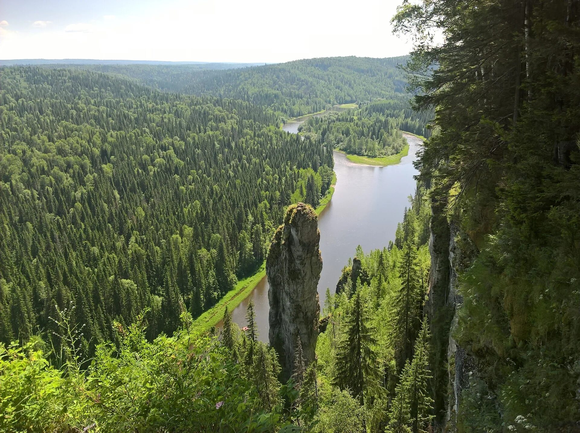 Какая природа в пермском крае. Река Усьва чертов палец. Чёртов палец Пермский край. Усьвинские столбы Пермский край. Чертов палец гора Пермский край.