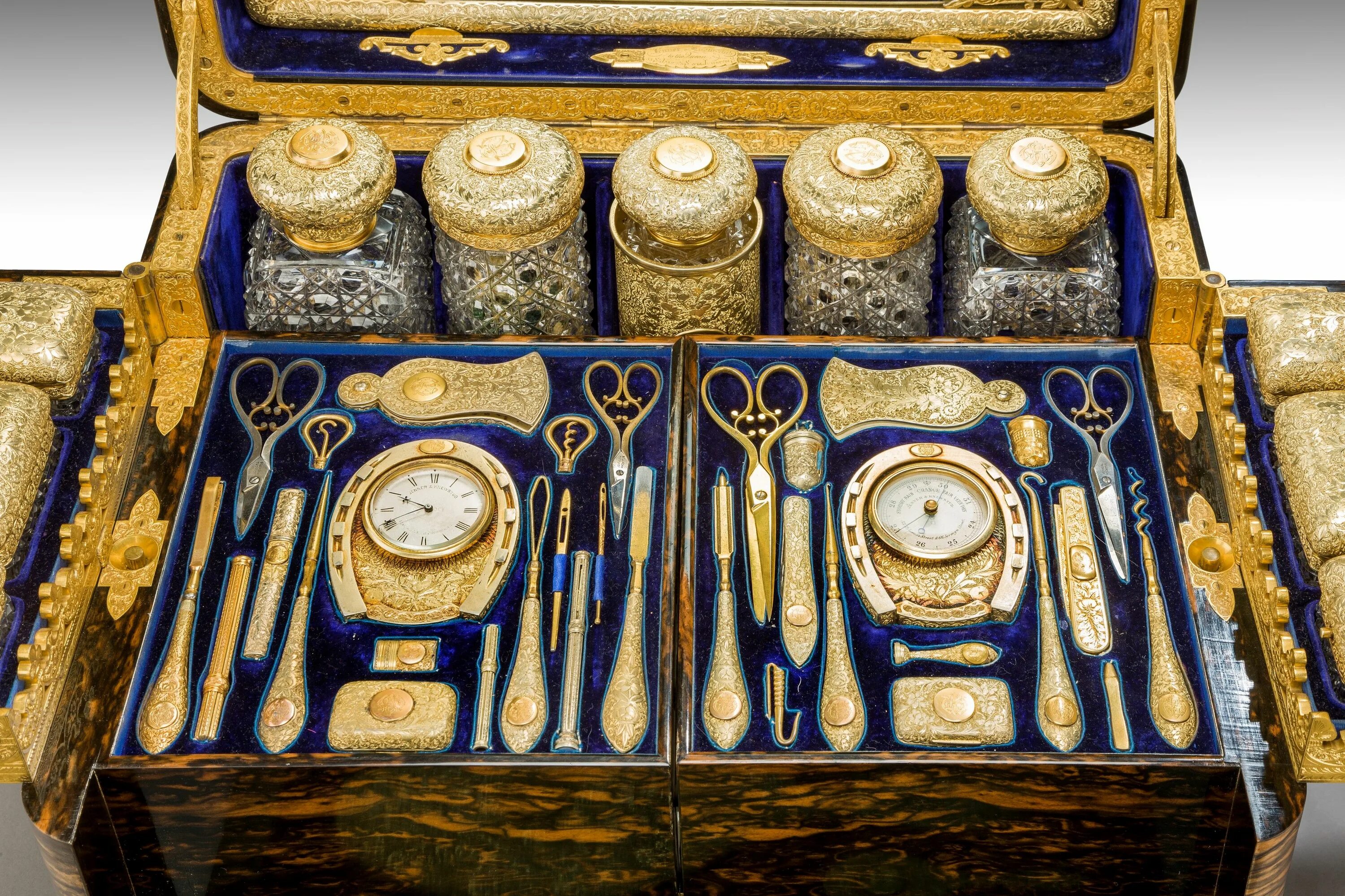 купеческая лавка 19 века в россии. товары 18 века. ост-индская компания 17 век. старинная косметика. османская империя 18 век торговля.