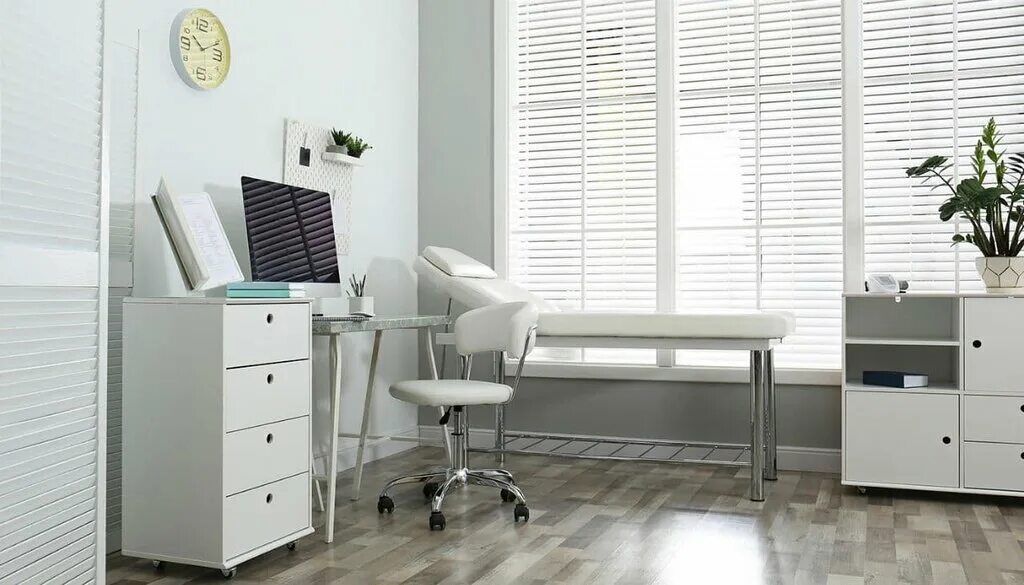 Медицинский офис. Chief medical doctor's office. Медицинская мебель в интерьере. Стол врача в кабинете. Интерьер стоматологического кабинета.