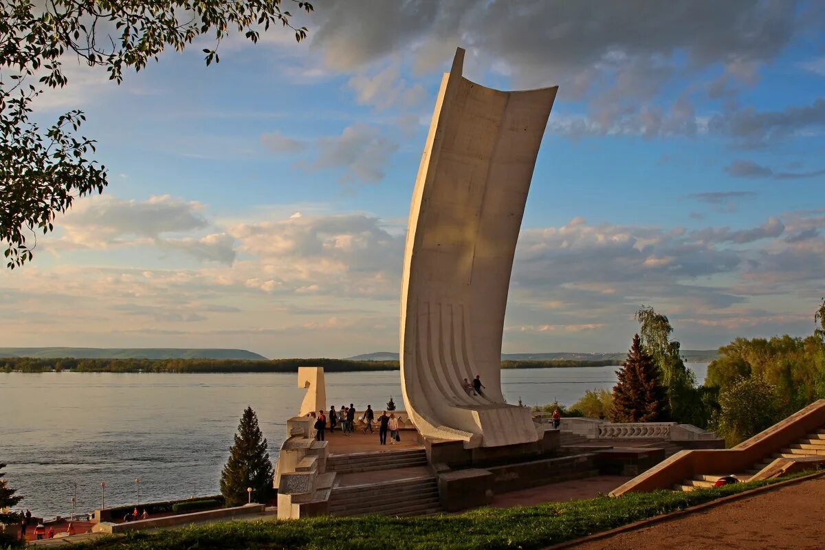 Памятник ладья. Самарская Ладья. Ладья Самара. Ладья Самара памятник.