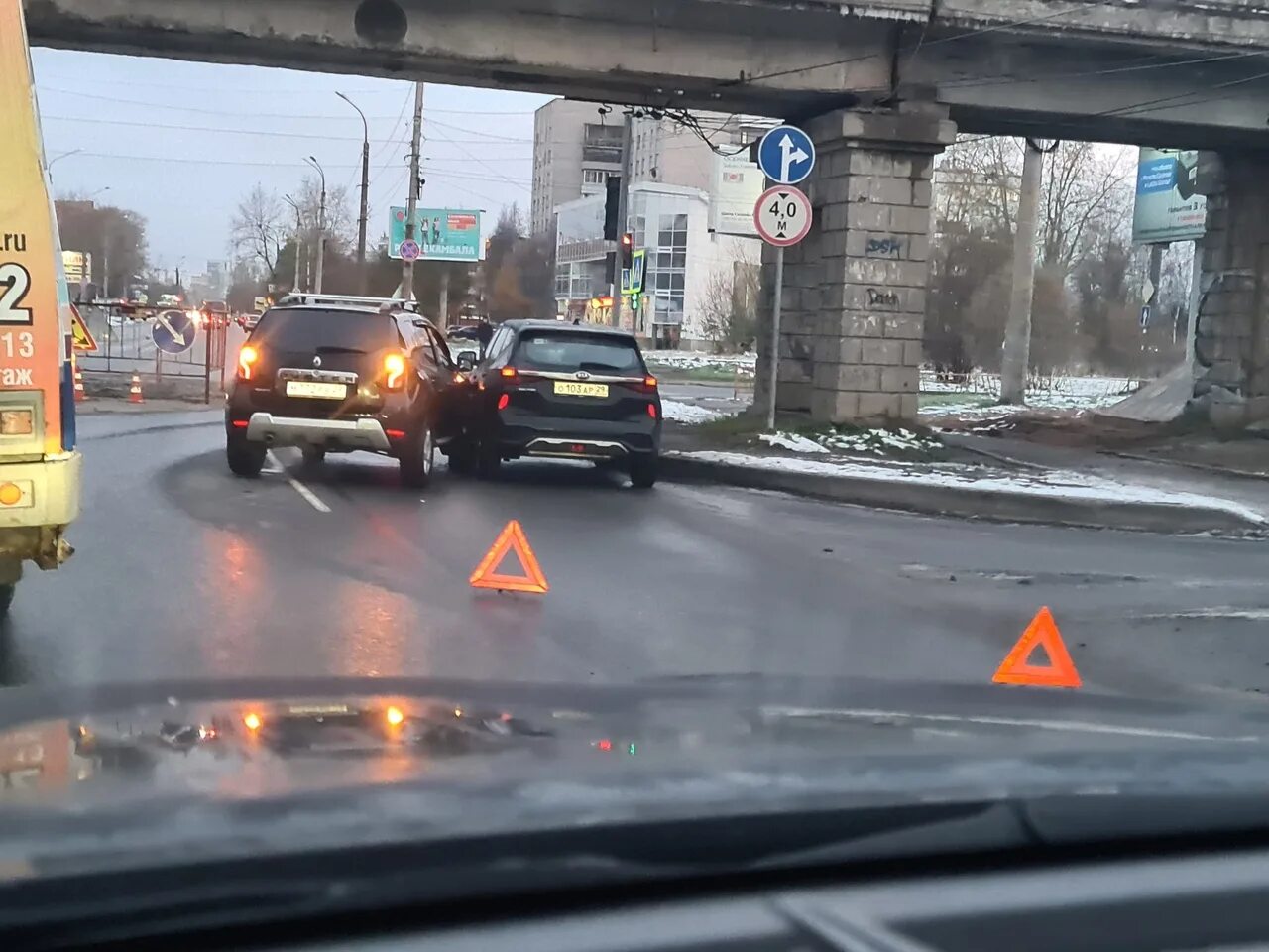 Жесть архангельск вконтакте. Остановка Смольный Буян Архангельск. Авария на Поморской Архангельск. Ул Смольный Буян Архангельск.