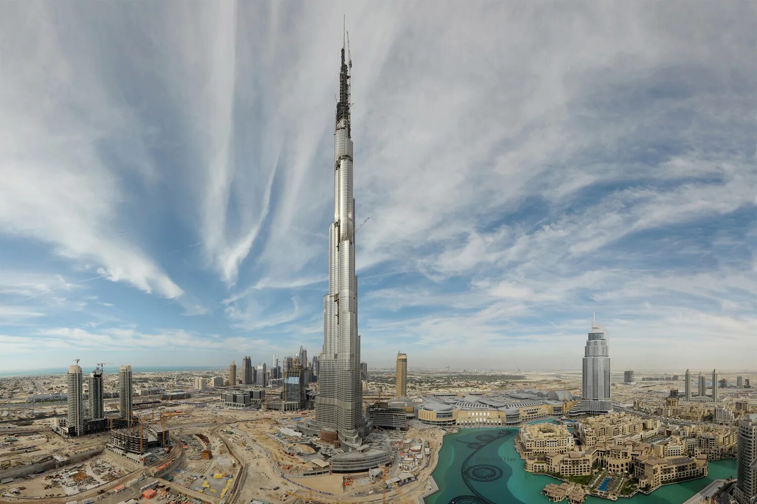 Башня Бурдж Халифа. Небоскрёб Бурдж-Хали́фа (Дубай). Самая высокая башня в мире Бурдж Халифа. Дубай здание Бурдж Халифа.