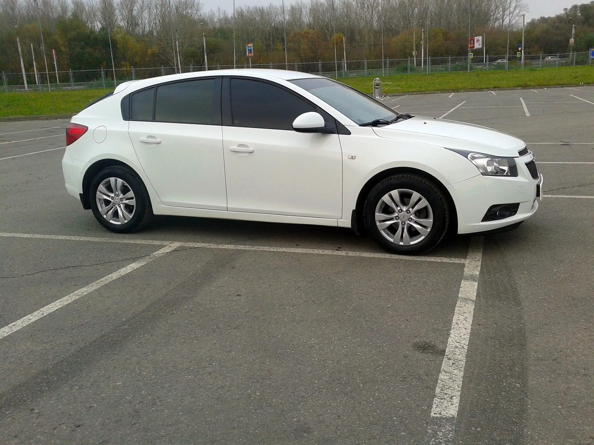 Шевроле круз литые диски 16. Chevrolet cruze r16. chevrolet cruze диски r16. шевроле круз на дисках r16. шевроле круз на литье р16.