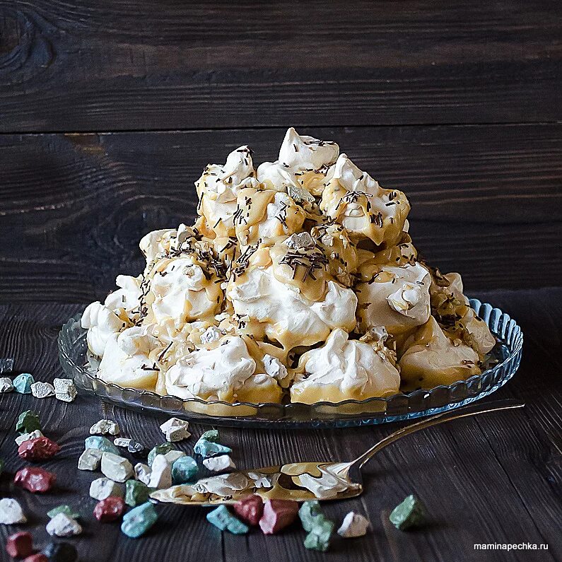 Трайфл графские развалины. Торт из безе графские развалины со сгущенкой. Графские развалины мелия. Графские развалины торт александрия. Торт из безе графские развалины со сгущенкой.