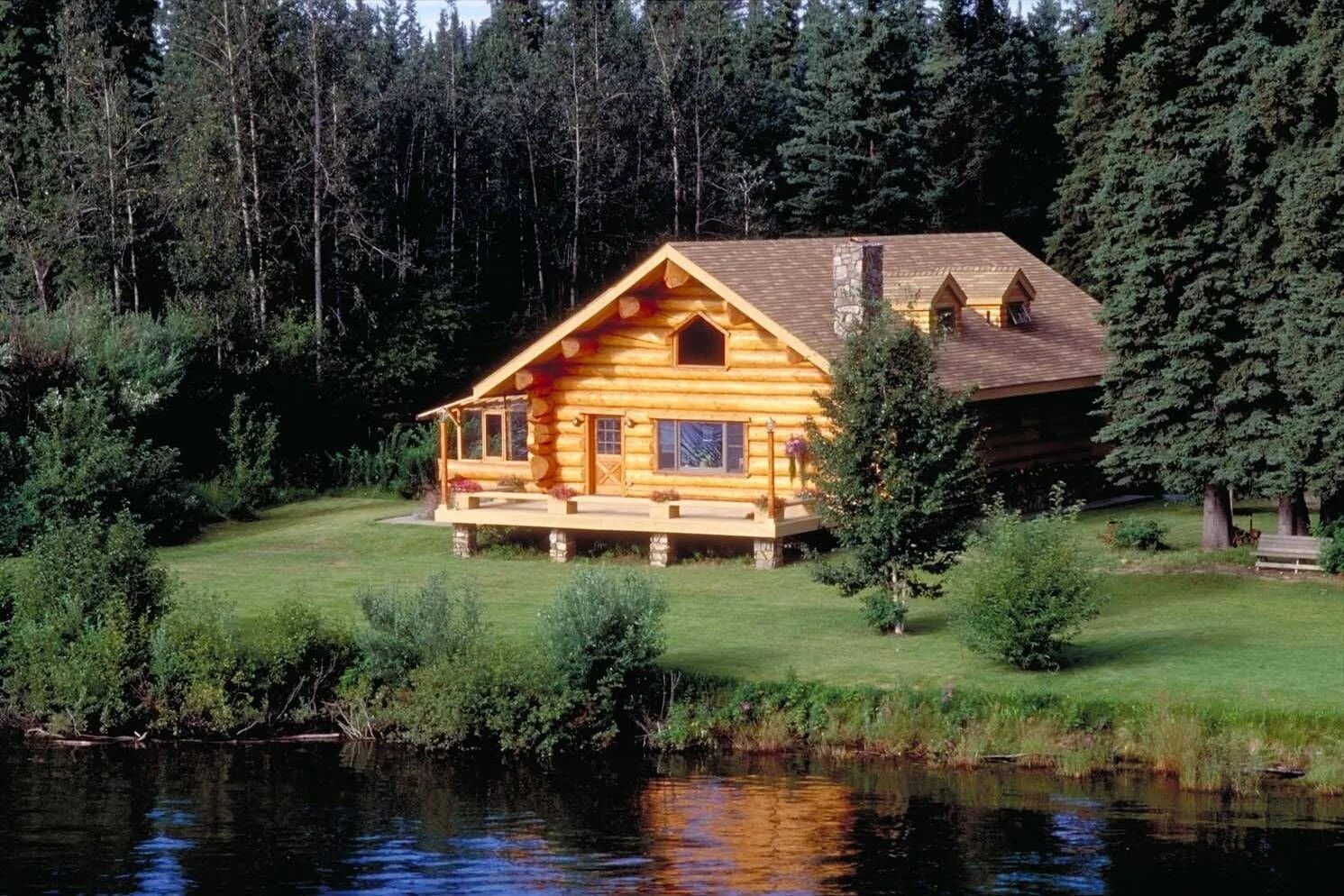 Дом у большой реки 3. Аляска log Cabin. Кэбин у реки. Дом у озера (США, 2006). Дом у озера Аляска.