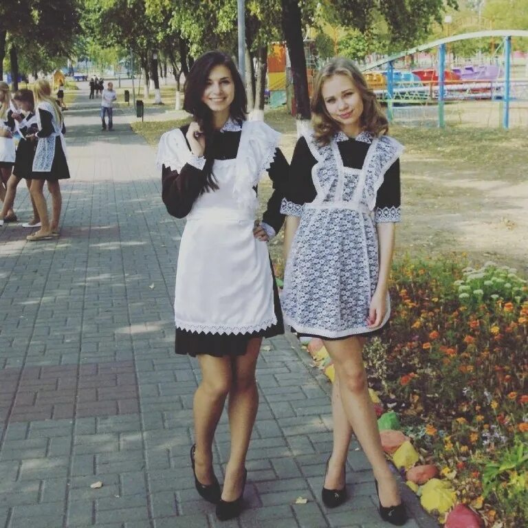 3 10 в 10 классе девочки. Современные девочки в школе. 1 сентября девушки. красивые старшеклассницы в школе. старшекласницына 1 сентября.