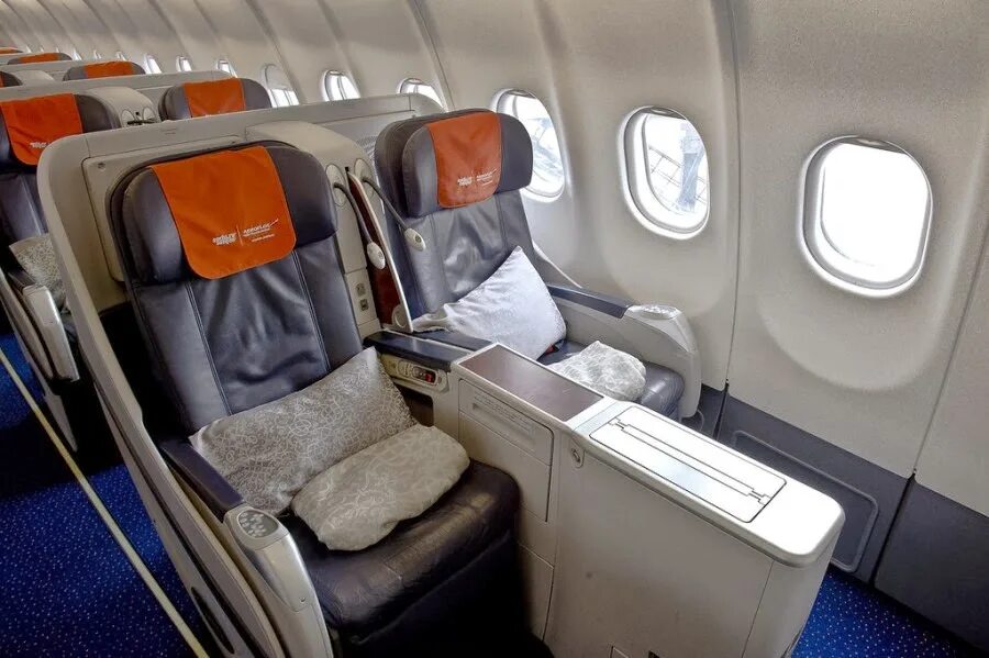 Рейс 1312. Рейс 1312. Кресла а320 эконом аэрофлот. А330 аэрофлот внутри. Самолет с пассажиром.