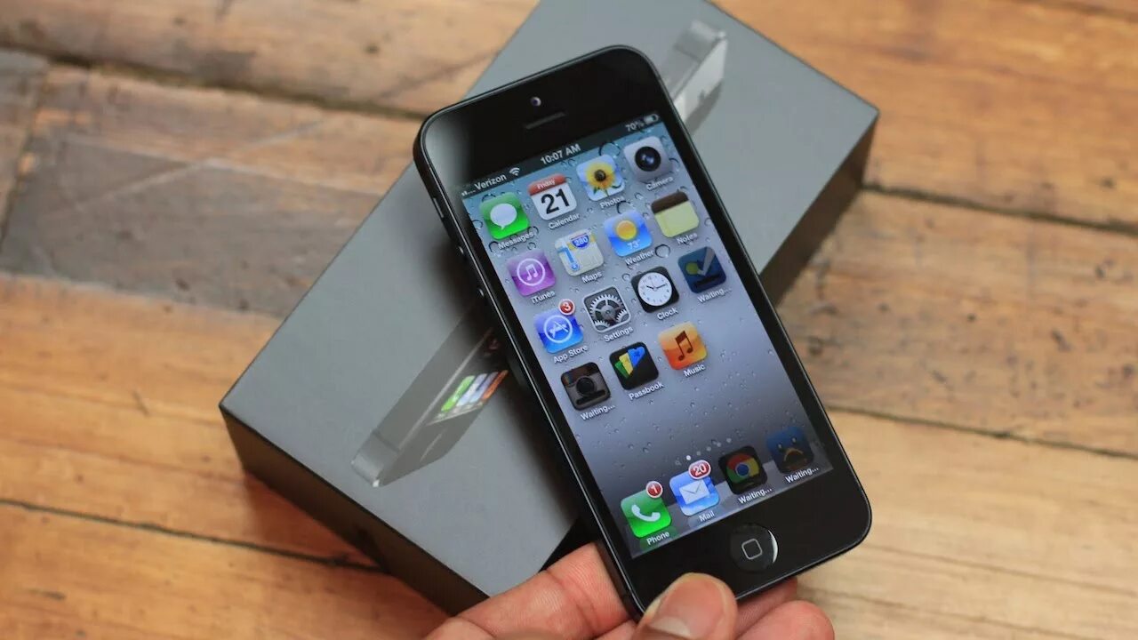 Новый айфон 5. Apple iphone 5. Iphone 5 2012. Айфон 5 16 ГБ. Iphone 5 64gb.