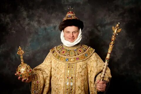 Костюмировавший