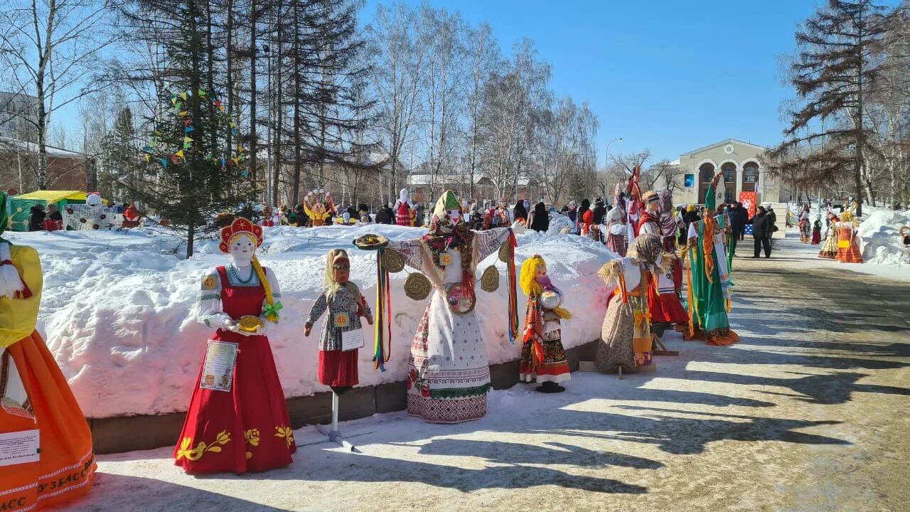 Украшение территории на Масленицу. Масленица на площади. Кемерово народные гуляния. Масленица в Кемерово.