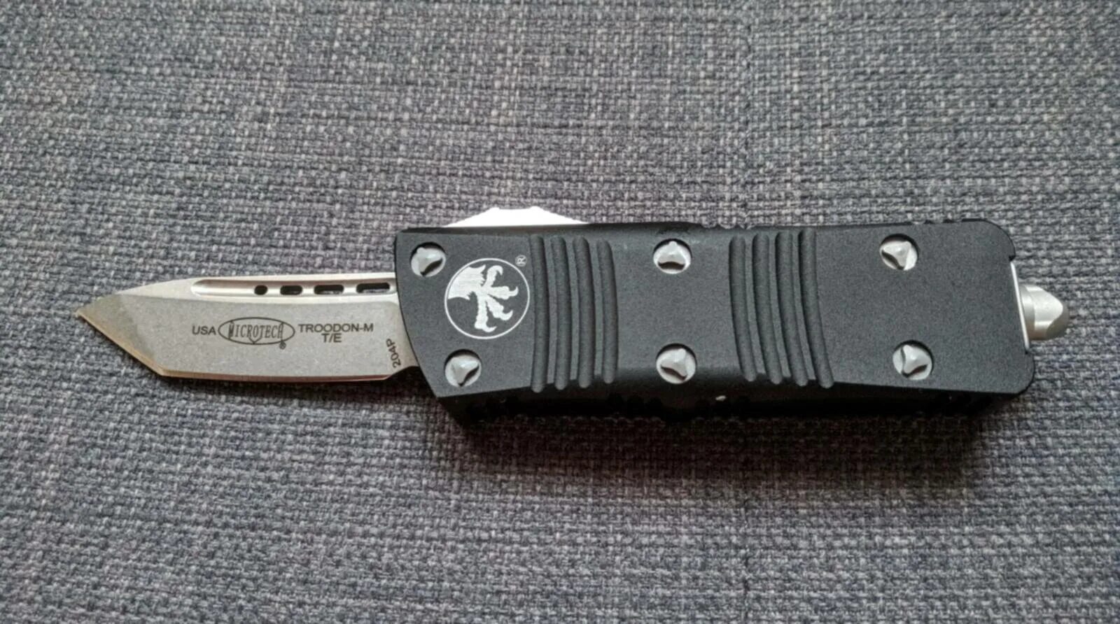 Фронтально выкидной нож microtech. Microtech troodon. выкидной нож микротек механизм. нож выкидной фронтальный microtech. механизм фронтального выкидного ножа.