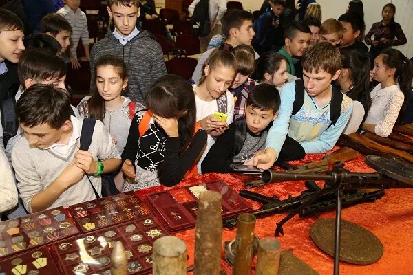 Агу новый корпус астрахань. Гимназия номер 4 астрахань. Астрахань государственный университет. Преподаватели абмк астрахань. Абмк мед колледж.