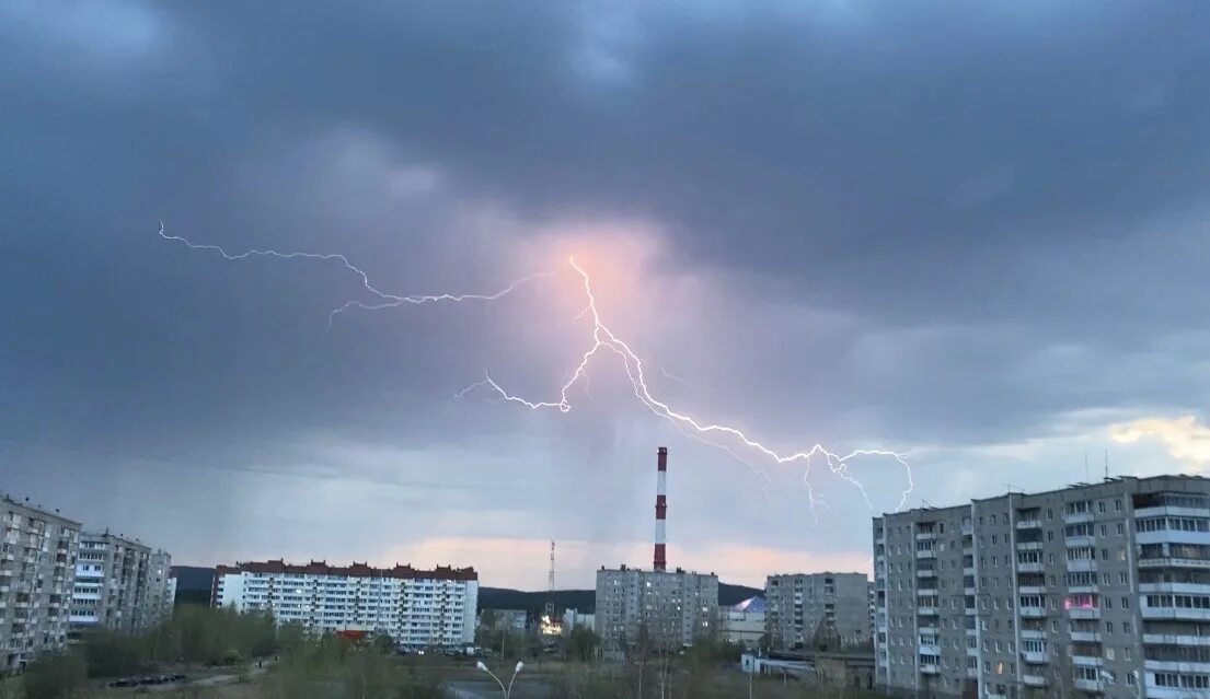 Гроза фото. Первая гроза. Страшная гроза. Ожидается гроза. Когда будет первая гроза в 2024 году