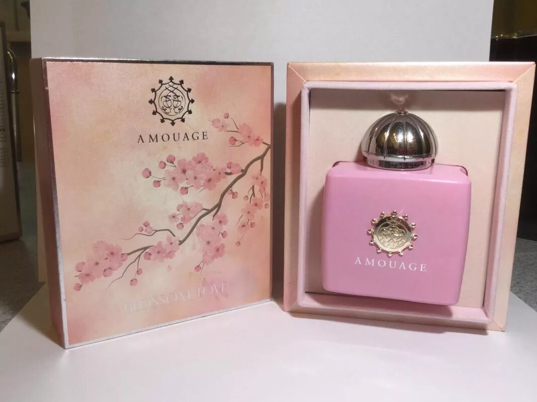 Амуаж блоссом. Amouage Blossom Love. Амуаж Сакура. Амуаж Парфюм розовый.