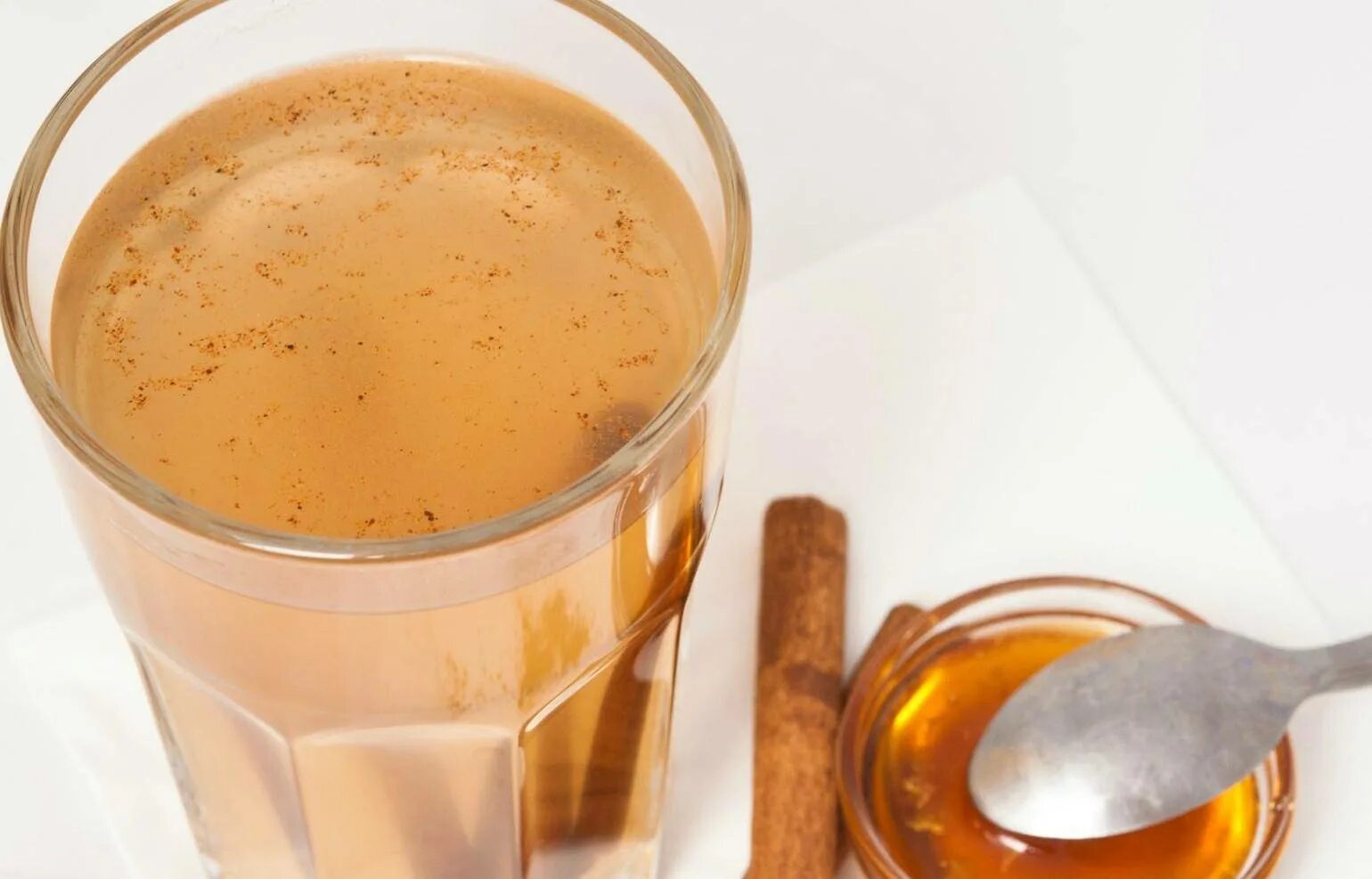 кефир с корицей и имбирем на ночь. корица для похудения рецепты в домашних. чайное опьянение какие сорта. чай с медом и корицей. чай с корнем имбиря.