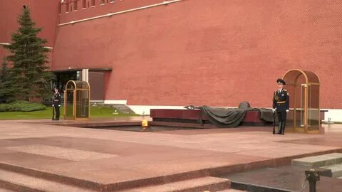 Вокруг покоящегося