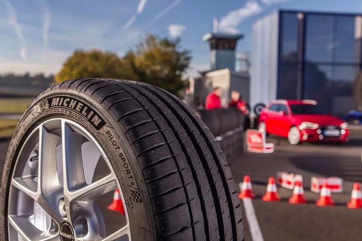 Мишлен 4 лето. Michelin Pilot Sport 4. Michelin Pilot Sport 4 215/50r17 95y. Michelin Pilot Sport 6. Континенталь пилот спорт 3.