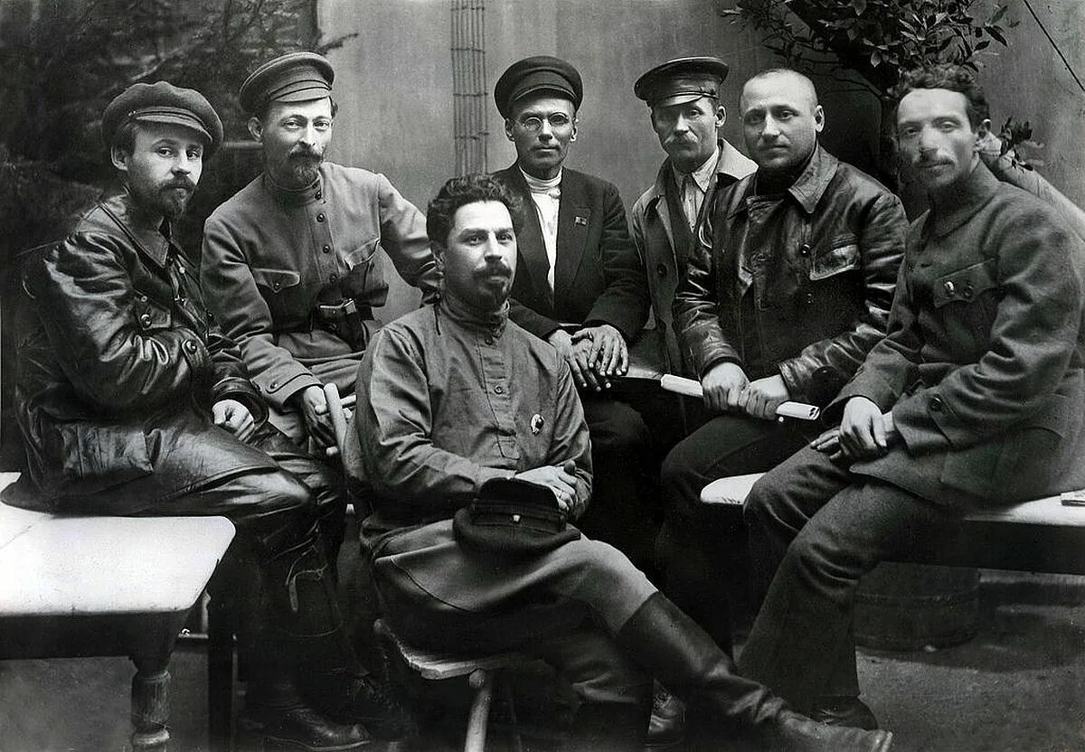 Руководитель вчк был. Дзержинский феликс эдмундович вчк. феликс дзержинский вчк. коллегия вчк 1919 дзержинский. председатель вчк в 1918.
