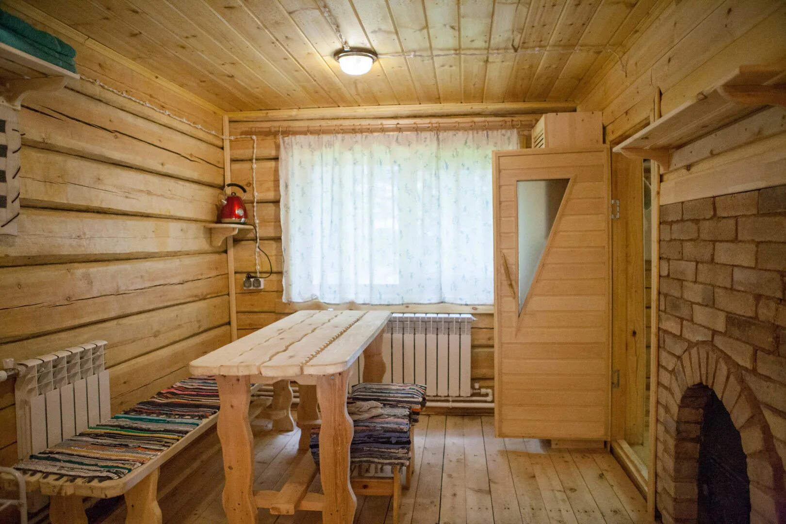 Сколько стоят предбанники. Интерьер деревянной бани. Интерьер предбанника в бане. Интерьер предбанника. Плитка в предбаннике.