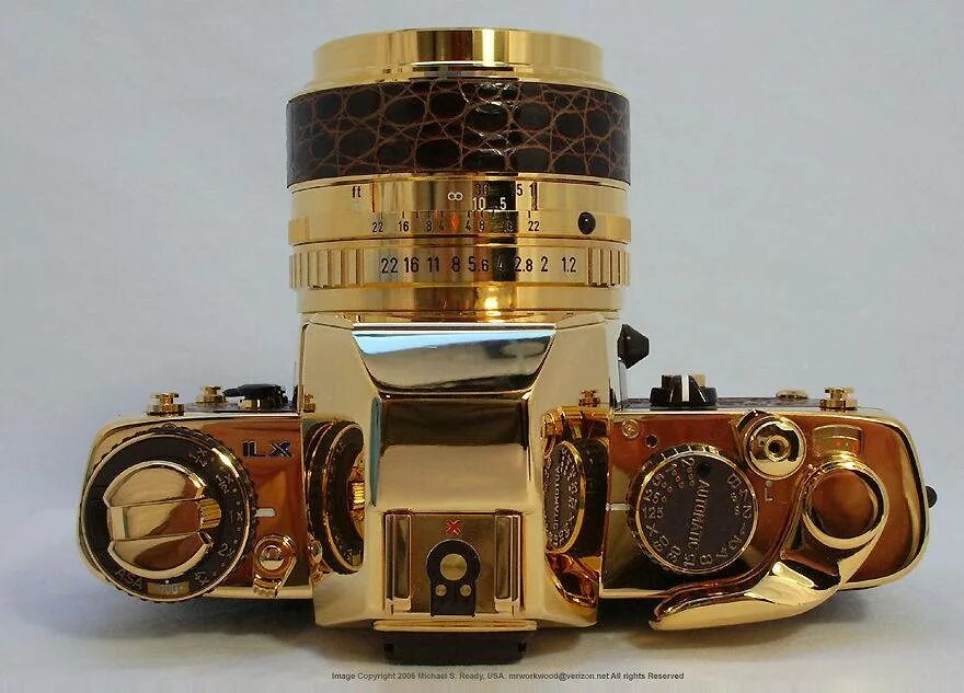 Самый дорогой камера. Pentax LX Gold. Золотой фотоаппарат Пентакс. Фотоаппарат Pentax LX Gold. Самый дорогой фотоаппарат.